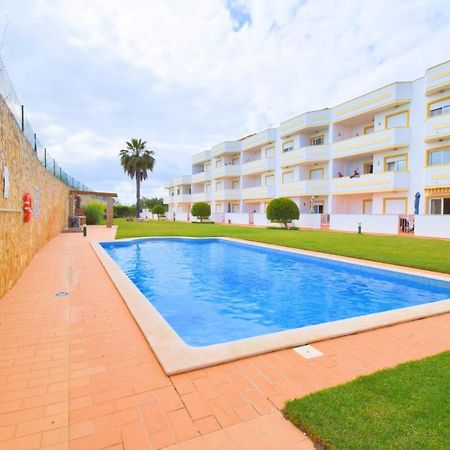 Appartement Private Large Terrace Facing The Swimming Pool à Guia  Extérieur photo